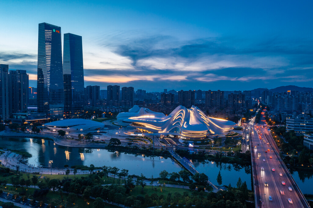 航拍湖南长沙梅溪湖公园夜景风光图片