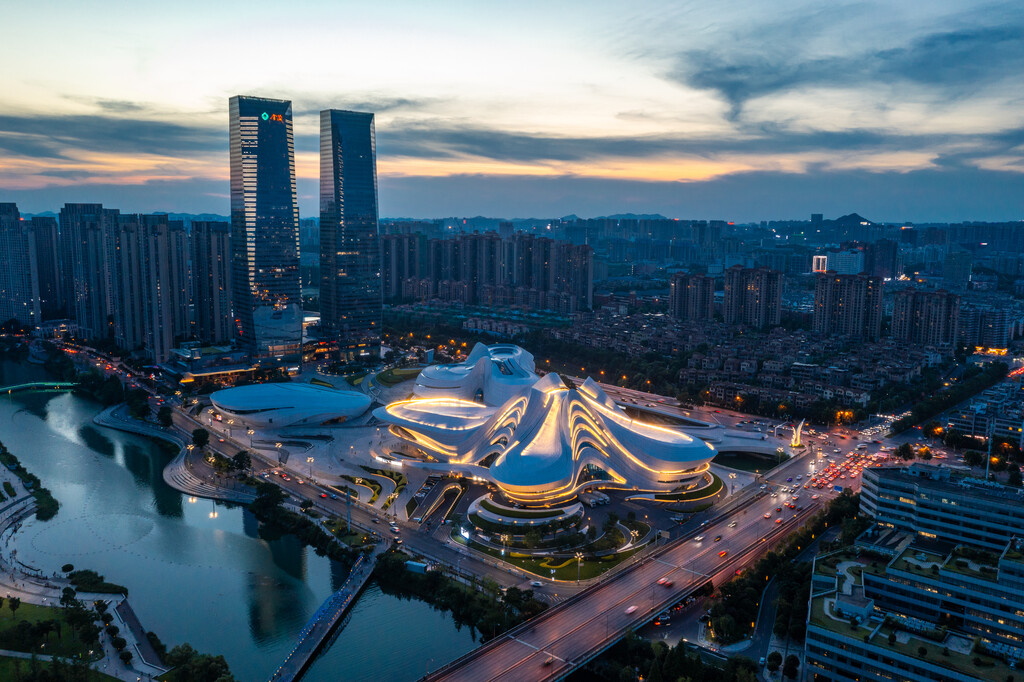 航拍湖南长沙梅溪湖公园夜景风光图片