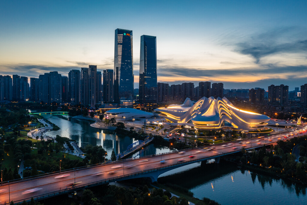 航拍湖南长沙梅溪湖公园夜景风光图片