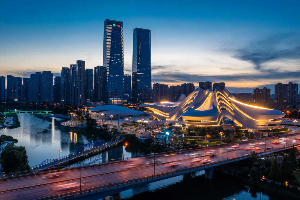 航拍湖南长沙梅溪湖公园夜景风光图片