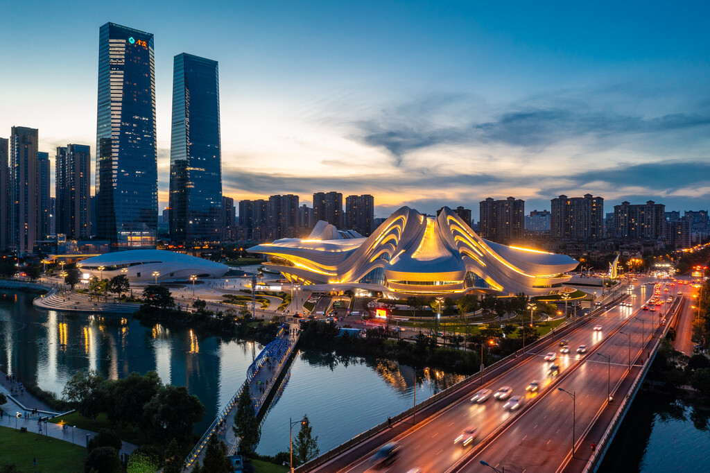 航拍湖南长沙梅溪湖公园夜景风光图片