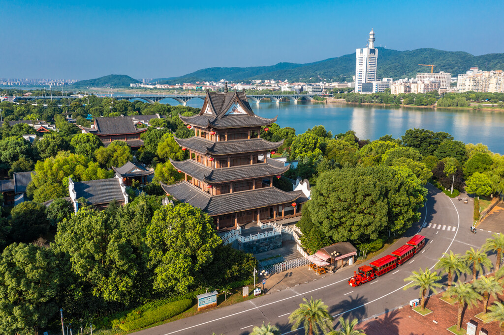 航拍湖南长沙岳麓橘子洲景区拱极楼风光图片