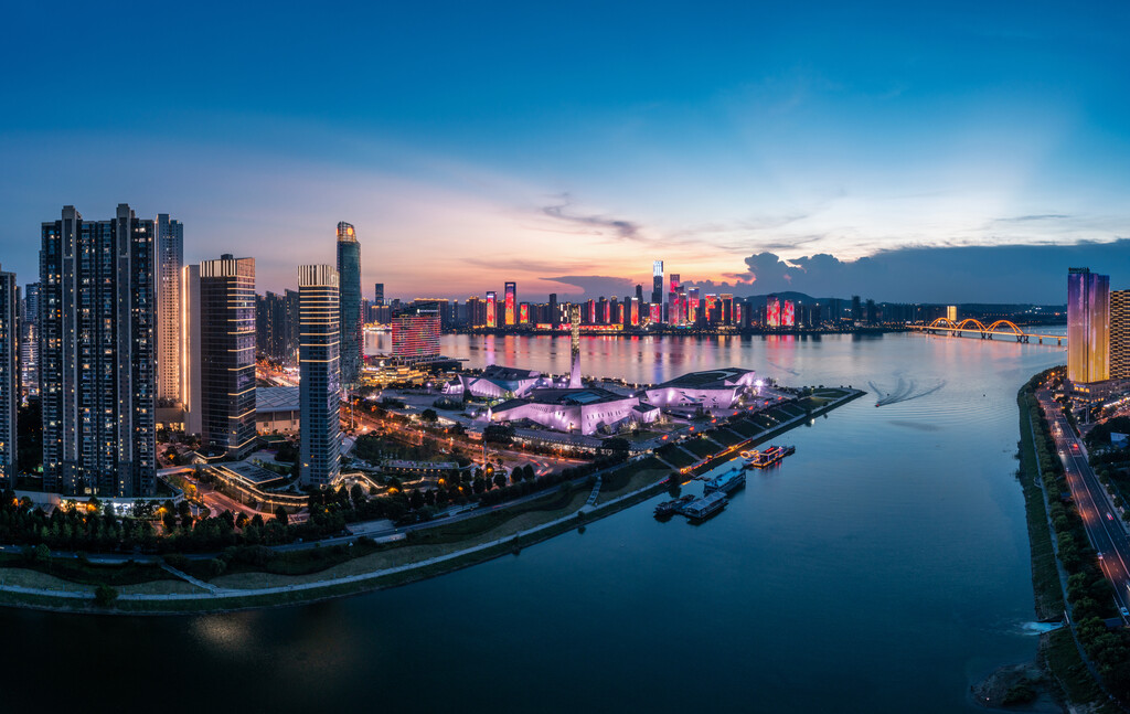 航拍长沙北辰三角州滨江文化园洲头广场夜景