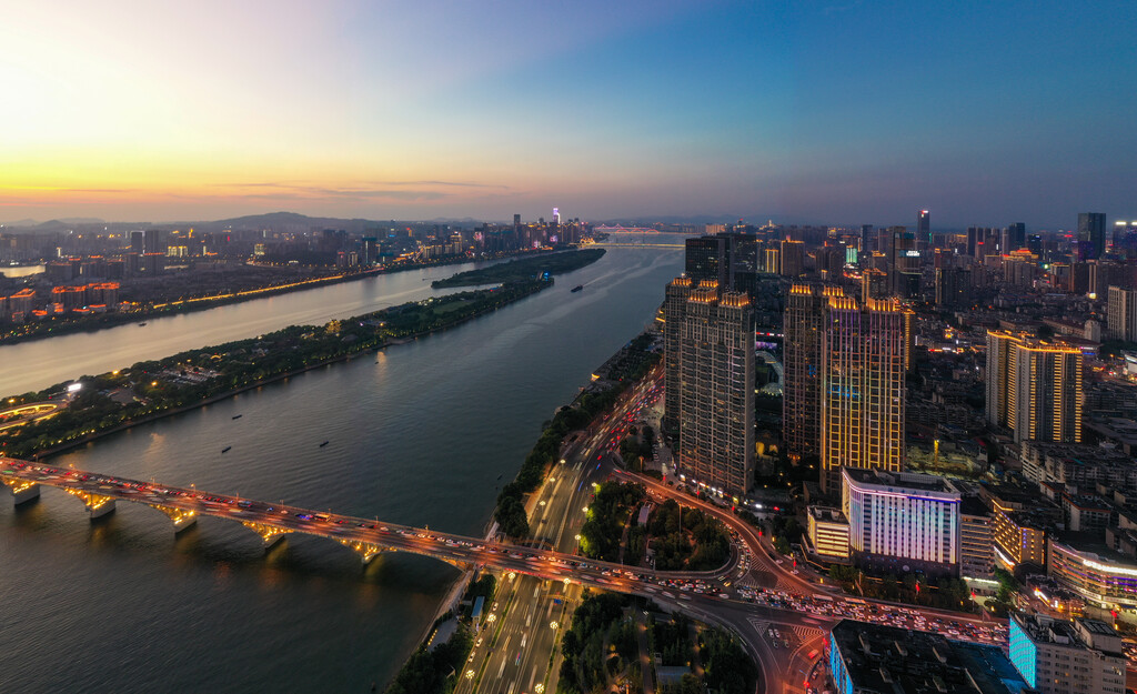 航拍长沙橘子洲大桥夜景全景图