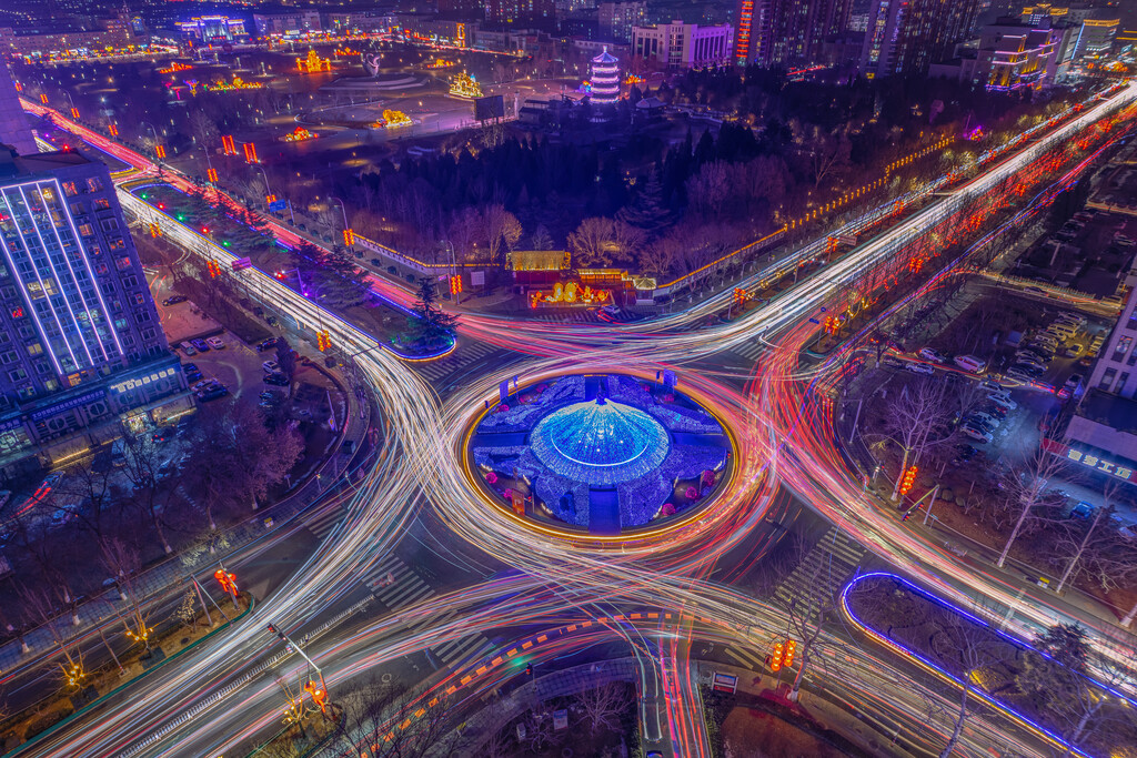 北京平谷迎宾环岛夜景图片