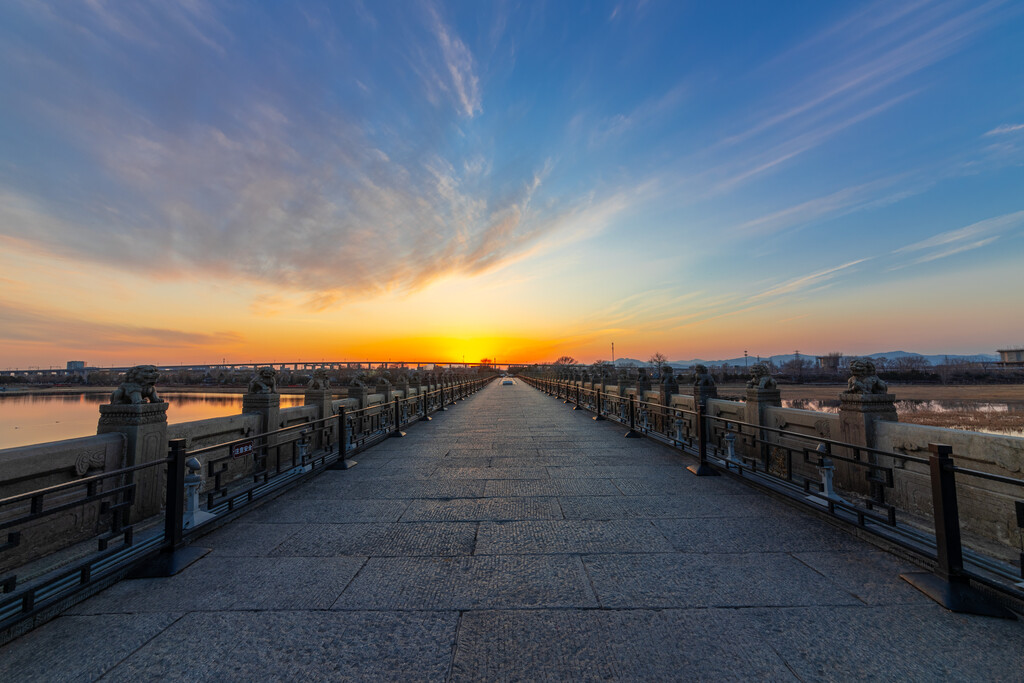 夕阳下的北京卢沟桥遗址图片