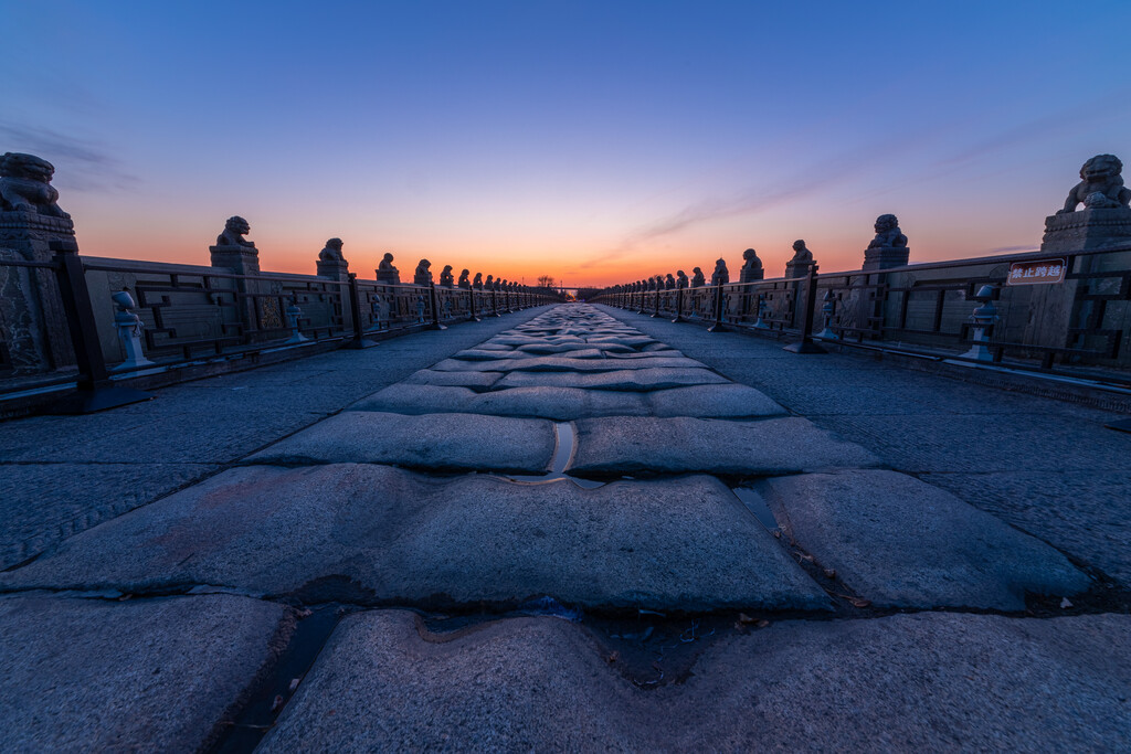 夕阳下的北京卢沟桥遗址图片