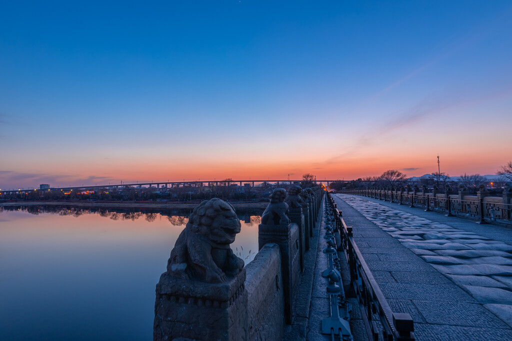 夕阳下的北京卢沟桥遗址图片