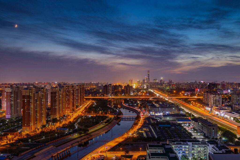 北京通惠河沿岸住宅夜景图片