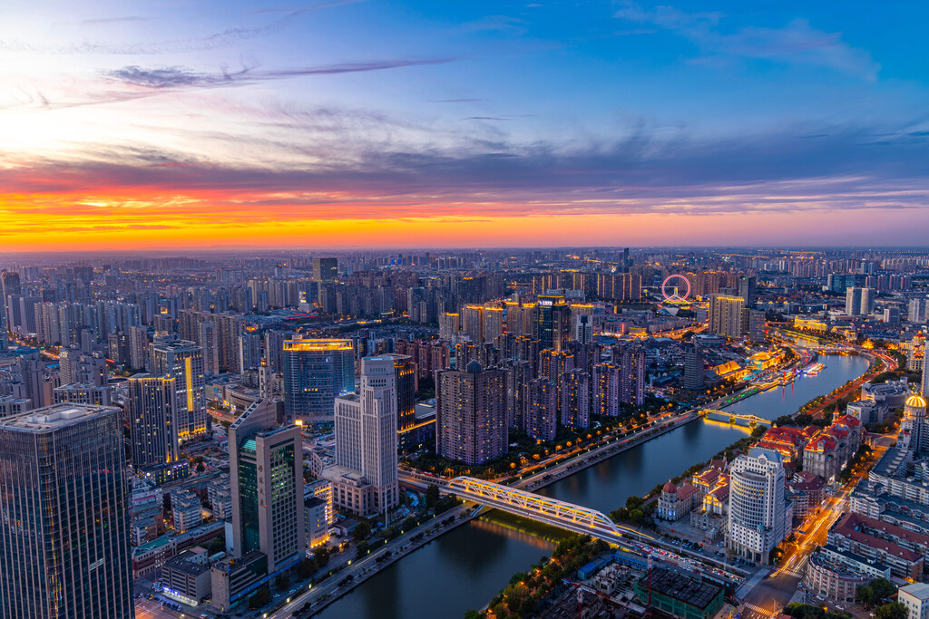 天津海河沿岸夕阳夜景图片