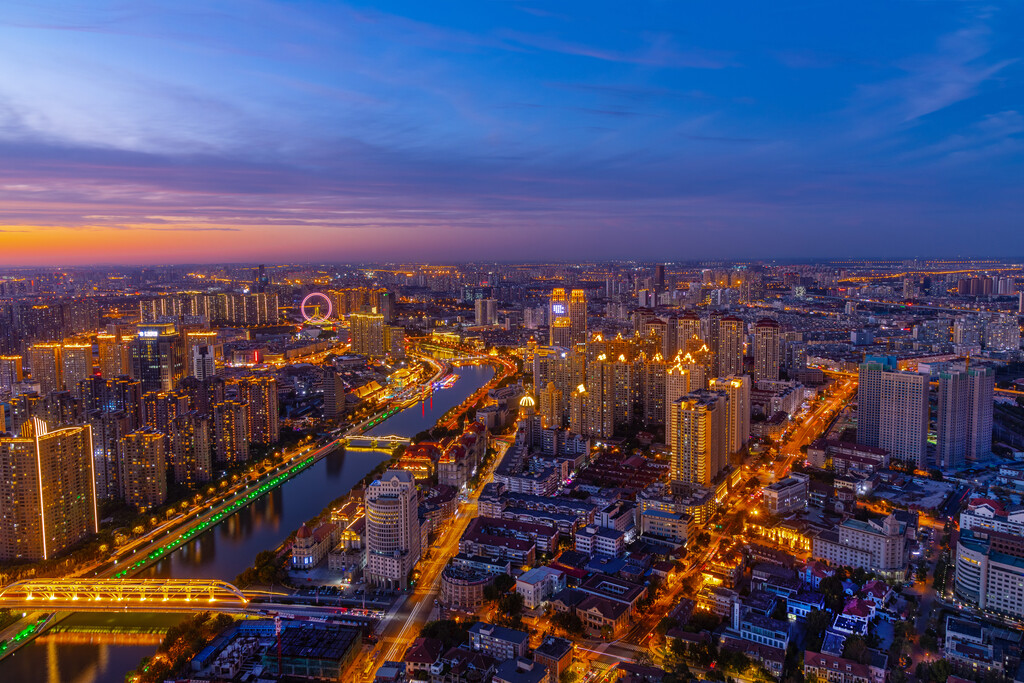 天津海河沿岸夕阳夜景图片