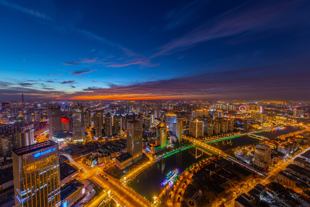 天津海河沿岸夕阳夜景图片