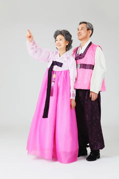传统服饰老年的朝鲜夫妻图片